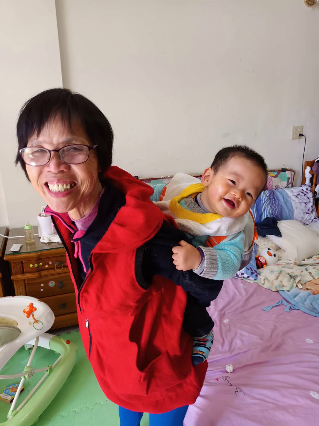 看見媽媽照顧孫子展現出的笑容，讓我對樂齡生活充滿期待。