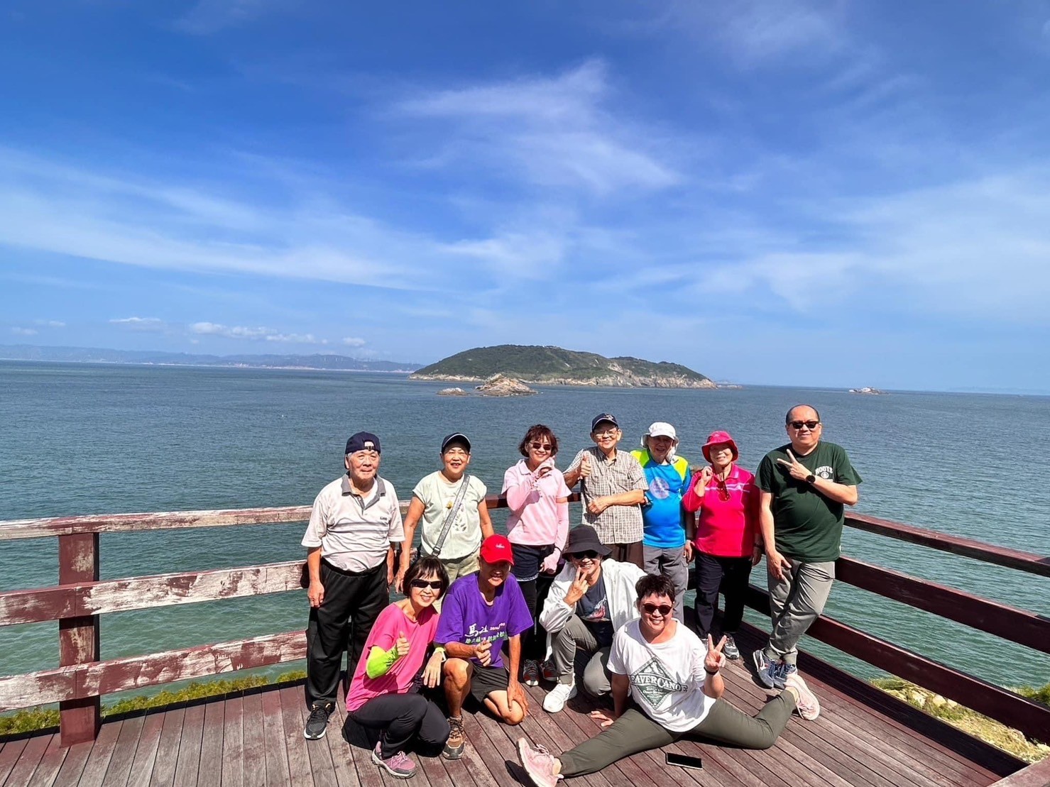 馬祖千歲團-從大坵島的北端涼亭看高登島，高登沒有居民，只有國軍駐守，離大陸福州東邊的黃岐半島只有幾公里的距離。 